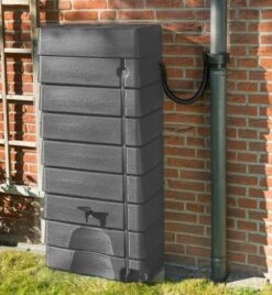 Garden Muurtank Regenton Antraciet 320l - ThuisTuinieren.nl -Tuinen Speciaal Winkel 1104x1200