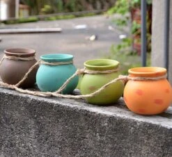 Plantenhangers - 4 Bloempotjes Aan Een Touw - Hangpotten Voor Binnen En Buiten - Hangpot Schutting - 4 Kleuren Incl. Touw -Tuinen Speciaal Winkel 1200x1098 3