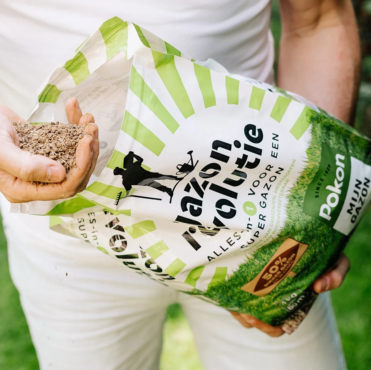 Pokon Gazon Revolutie - 12,5kg - Gazonmest / Graszaad / Bodemverbeteraar - Geschikt Voor 250m² - Binnen 15 Dagen Resultaat 6 Pokon Gazon Revolutie - 12,5kg - Gazonmest / Graszaad / Bodemverbeteraar - Geschikt Voor 250m² - Binnen 15 Dagen Resultaat - Afbeelding 4