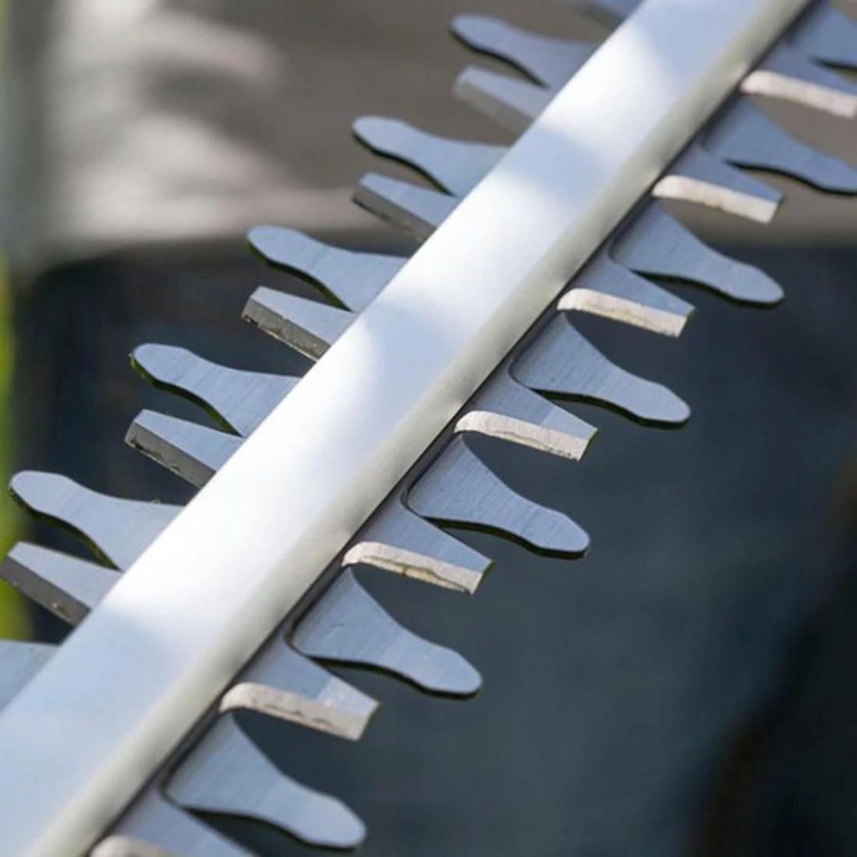 GARDENA - Telescopische THS 500/48 - Heggenschaar (gemotoriseerd) - 48 Cm Meslengte - 25 Mm Tandmes Opening 4 GARDENA - Telescopische THS 500/48 - Heggenschaar (gemotoriseerd) - 48 Cm Meslengte - 25 Mm Tandmes Opening - Afbeelding 2