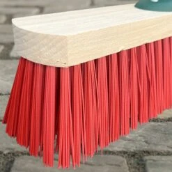 MAUS Classic Bezem Buiten 60cm - Harde PVC Straatbezem Van Hout Met Steel - Made In EU -zeer Robuust -Tuinen Speciaal Winkel 1200x1200 1431