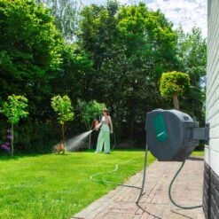 VONROC Automatische Slanghaspel – Incl. 25m Tuinslang, Aansluitslang, Spuitstuk, Koppelingen & Kraanaansluiting 16 VONROC Automatische Slanghaspel – Incl. 25m Tuinslang, Aansluitslang, Spuitstuk, Koppelingen & Kraanaansluiting -Tuinen Speciaal Winkel 1200x1200 358