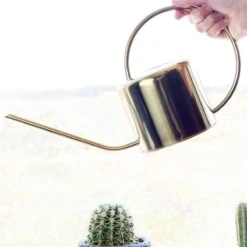 Kikkerland Vintage Gieter - Plantengieter Voor Binnen - Goud - 1,2L - Retro - Metaal -Tuinen Speciaal Winkel 1200x1200 462