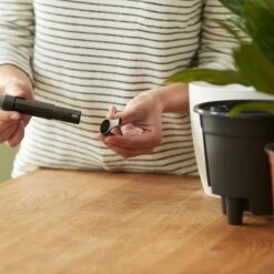 Elho Self-watering Insert 24 - Accessoires Voor Binnenaccessoires - Ø 23.7 X H 22.2 Cm - Zwart/Living Black 11 Elho Self-watering Insert 24 - Accessoires Voor Binnenaccessoires - Ø 23.7 X H 22.2 Cm - Zwart/Living Black -Tuinen Speciaal Winkel 1200x1200 513