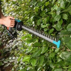 GARDENA - EasyCut 420/45 - Heggenschaar (gemotoriseerd) - Meslengte 45cm - Tandmes Opening 18mm -Tuinen Speciaal Winkel 1200x1200 983