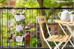 Elho Corsica Vertical Forest 24 - Bloempot Voor Balkonbuiten - Ø 26.7 X H 29.7 Cm - Wit/Wit -Tuinen Speciaal Winkel 1200x789 2