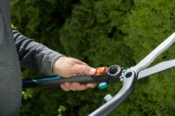 GARDENA - 2 In 1 EnergyCut Heggenschaar - 2.5x Meer Kracht - Totale Lengte 60 Cm 30 GARDENA - 2 In 1 EnergyCut Heggenschaar - 2.5x Meer Kracht - Totale Lengte 60 Cm -Tuinen Speciaal Winkel 1200x799 171