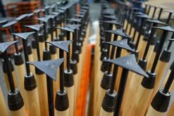 De Wit Tegelritser Met Steel - Gesmeed -Tuinen Speciaal Winkel 1200x800 497