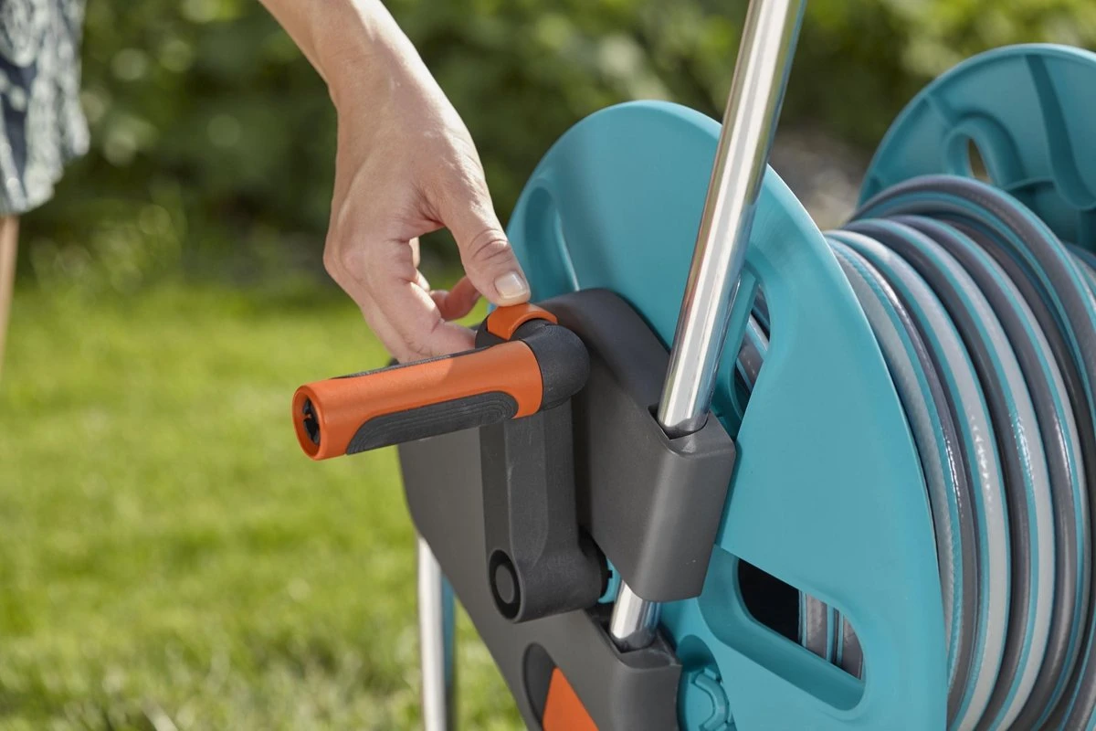GARDENA - AquaRoll M CleverRoll Easy Slangenwagen - Maximaal 60 Meter - Inklapbare Zwengel 6 GARDENA - AquaRoll M CleverRoll Easy Slangenwagen - Maximaal 60 Meter - Inklapbare Zwengel - Afbeelding 4