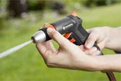 GARDENA - Premium Reinigingssproeier Spuitpistool - Metaal - Voor Reiniging En Bewatering -Tuinen Speciaal Winkel 1200x801 4