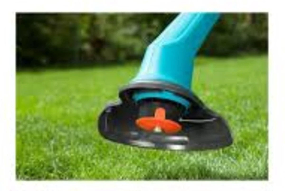 GARDENA - SmallCut Trimmer 300/23 - Grastrimmer (gemotoriseerd) - 300W - Maaibreedte 23 Cm 9 GARDENA - SmallCut Trimmer 300/23 - Grastrimmer (gemotoriseerd) - 300W - Maaibreedte 23 Cm - Afbeelding 7