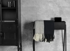 Gusta - Plantenbak - Zwart - 58x18x63cm -Tuinen Speciaal Winkel 1200x870 5