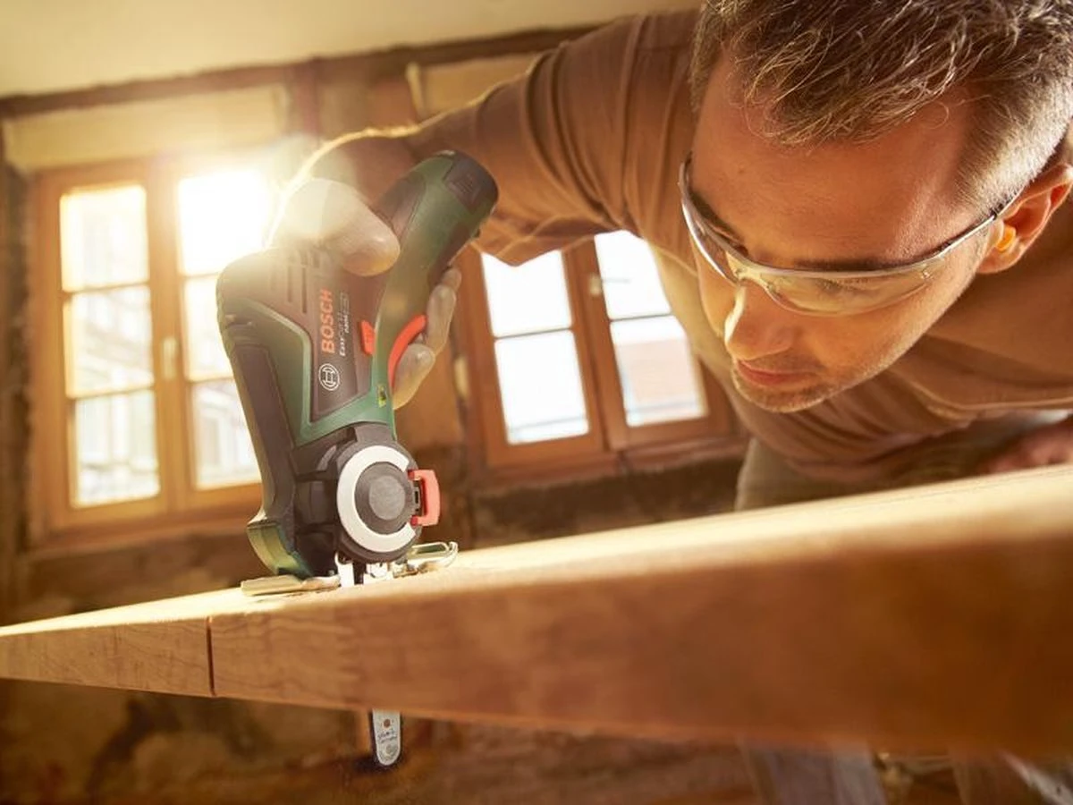 Bosch EasyCut 12 Accu Microkettingzaag - Met 1 X 12 V Accu En Lader 7 Bosch EasyCut 12 Accu Microkettingzaag - Met 1 X 12 V Accu En Lader - Afbeelding 5