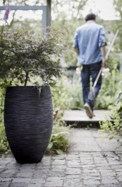 Capi Europe - Vaas Elegant Deluxe Rib NL - 45x72 - Zwart - Voor Binnen En Buiten - KBLR1138 -Tuinen Speciaal Winkel 786x1200