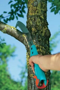 GARDENA Combisysteem Snoeizaag 300P Curved Takkenzaag - Meslengte 340 Mm - Exclusief Verlengstok -Tuinen Speciaal Winkel 800x1200 212