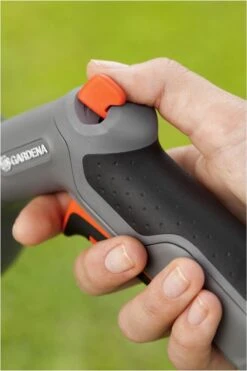 GARDENA - Comfort Reinigingsbroes - Spuitpistool - Traploos Instelbaar -Tuinen Speciaal Winkel 800x1200 50