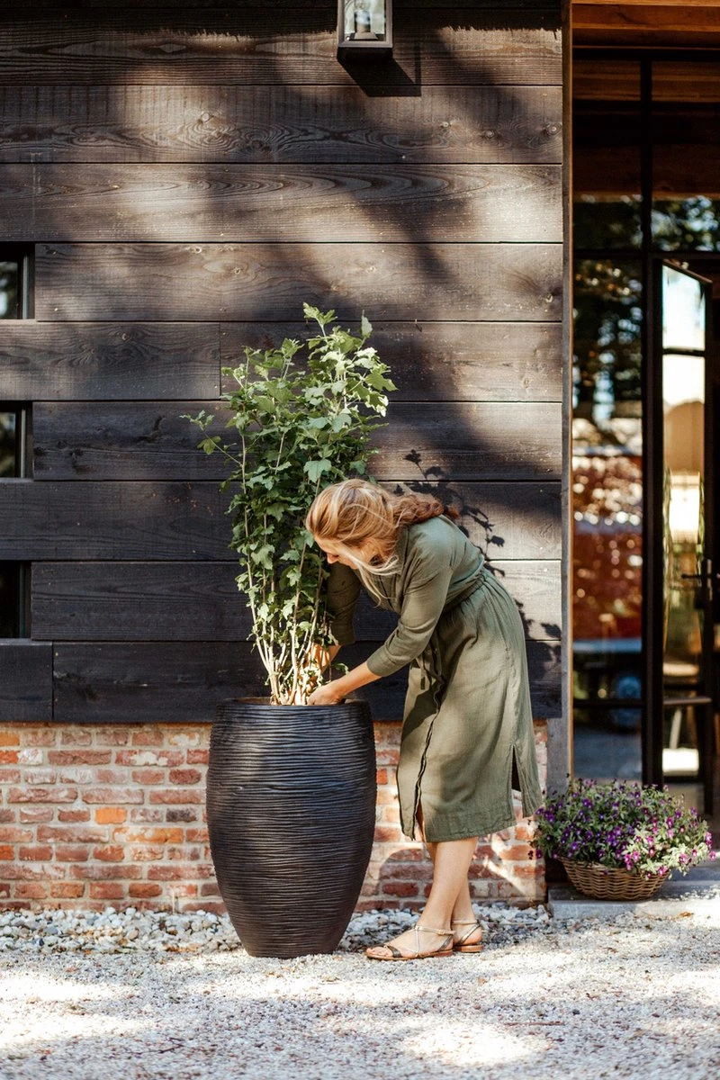 Capi Europe - Vaas Elegant Deluxe Rib NL - 40x60 - Zwart - Voor Binnen En Buiten - KBLR1131 6 Capi Europe - Vaas Elegant Deluxe Rib NL - 40x60 - Zwart - Voor Binnen En Buiten - KBLR1131 - Afbeelding 4