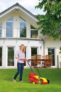 WOLF-Garten Elektrische Verticuteermachine VA 303 E - Werkbreedte 30 Cm - Opvangzak 35 L - 1300 W Motor - Moshark - Verticuteren - Opvangen -Tuinen Speciaal Winkel 801x1200 24