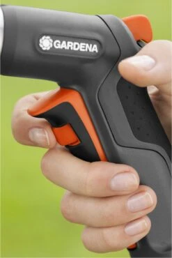 GARDENA - Premium Reinigingssproeier Spuitpistool - Metaal - Voor Reiniging En Bewatering -Tuinen Speciaal Winkel 801x1200 4
