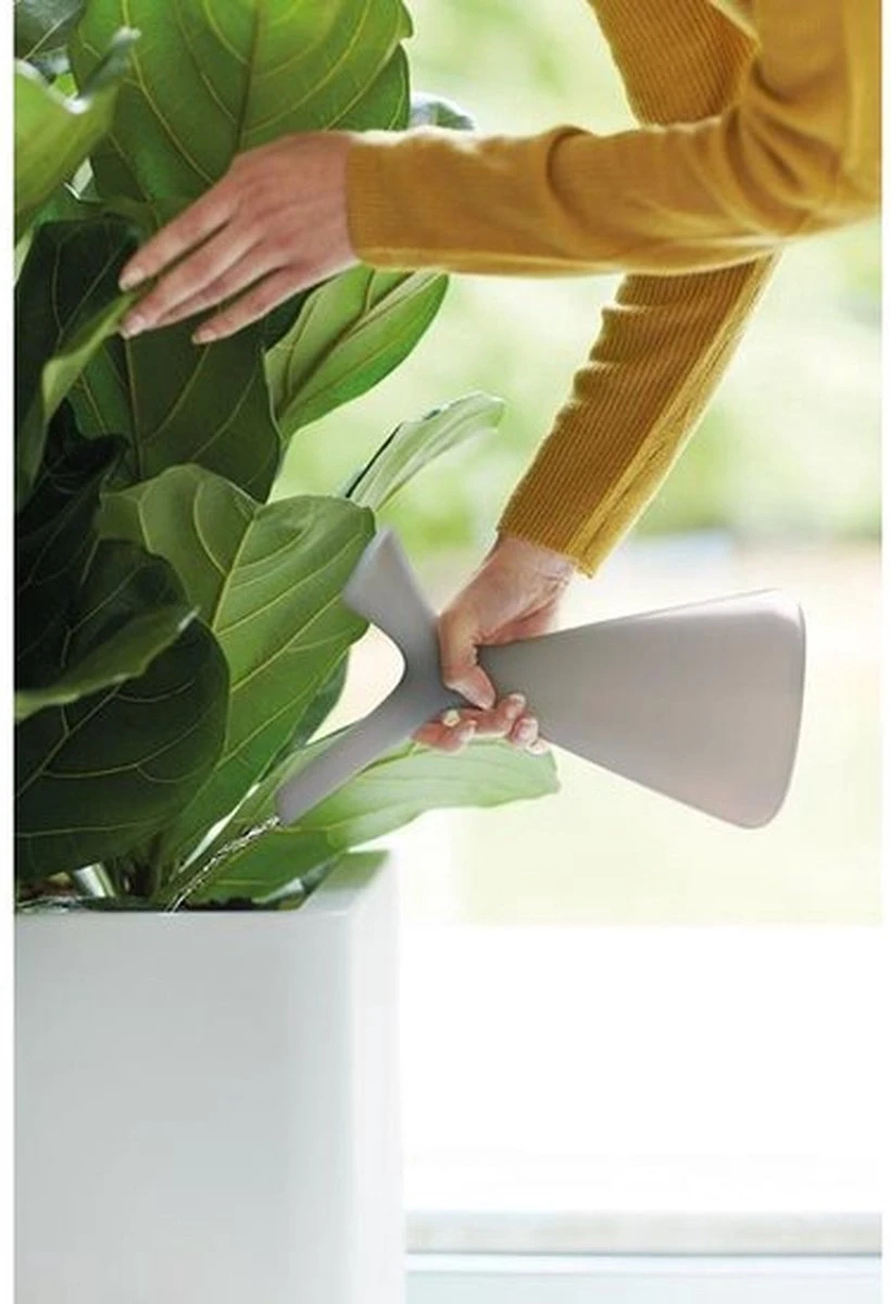 Elho Plunge Gieter 20 - Gieter Voor Binnenaccessoires - Ø 15.0 X H 29.5 Cm - Grijs/Warm Grijs 6 Elho Plunge Gieter 20 - Gieter Voor Binnenaccessoires - Ø 15.0 X H 29.5 Cm - Grijs/Warm Grijs - Afbeelding 4