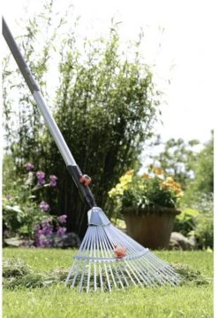 GARDENA Combisysteem Bladhark Hark - Werkbreedte Verstelbaar 30/50 Cm - Aanbevolen Steellengte 130 Cm -Tuinen Speciaal Winkel 825x1200 18