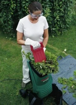 Bosch AXT Rapid 2200 Hakselaar - 2200 W - 90 Kg/u -Tuinen Speciaal Winkel 862x1200 2